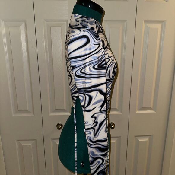 Mock Neck Long Sleeve Crop Top - Picture 4 of 6